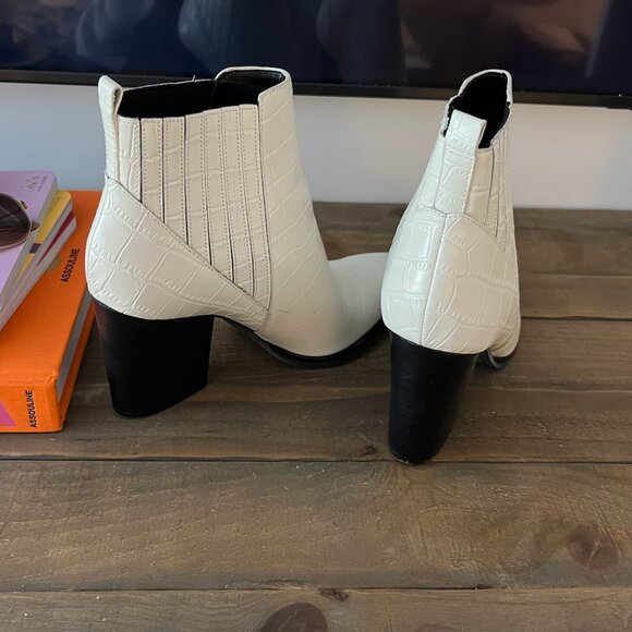 Marc Fisher White Boots 9.5 - Picture 4 of 4